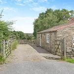 2 Bed In Fadmoor Oc-y200 Holiday home